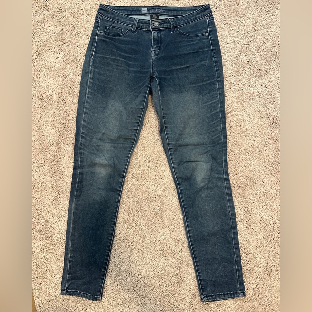 Dark skinny jeans